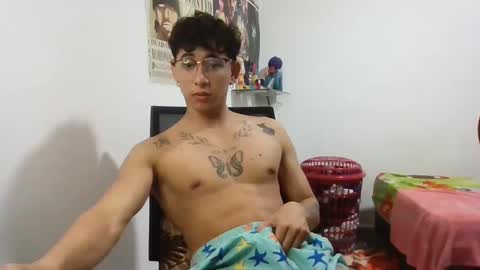 Snapshot of dillom420 chatting on January 15, 8:30 am dillom420 online show from January 15, 8:30 am