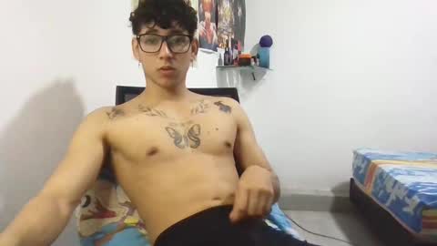 Snapshot of dillom420 chatting on February 22, 6:28 am dillom420 online show from February 22, 6:28 am