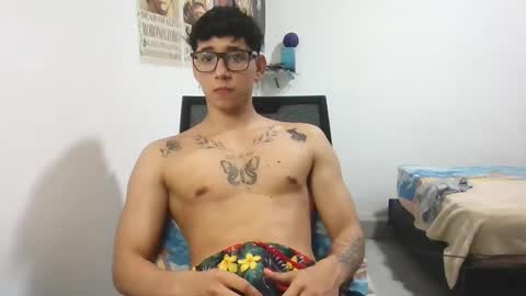 Snapshot of dillom420 chatting on March 5, 1:42 am dillom420 online show from March 5, 1:42 am