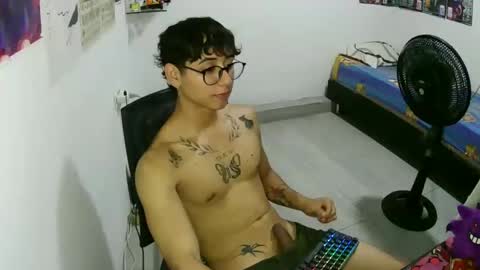 Snapshot of dillom420 chatting on October 7, 4:53 am dillom420 online show from October 7, 4:53 am