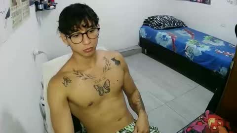 Snapshot of dillom420 chatting on December 4, 8:17 pm dillom420 online show from December 4, 8:17 pm