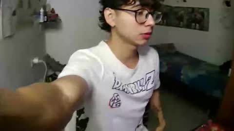 Snapshot of dillom420 chatting on December 19, 5:14 am dillom420 online show from December 19, 5:14 am