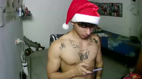 Snapshot of dillom420 chatting on December 20, 5:03 am dillom420 online show from December 20, 5:03 am