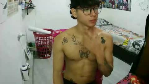 Snapshot of dillom420 chatting on January 12, 8:03 pm dillom420 online show from January 12, 8:03 pm