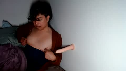 Snapshot of dimbobo2x chatting on July 1, 9:58 pm Roxxie Cleopatra online show from July 1, 9:58 pm