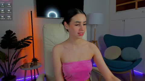 Snapshot of dina___fox chatting on April 13, 6:46 pm Dina Fox online show from April 13, 6:46 pm