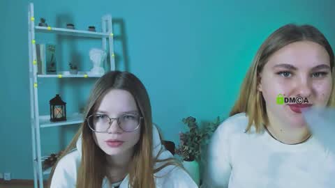 Snapshot of dina_bloom chatting on December 18, 9:26 am dina_bloom online show from December 18, 9:26 am