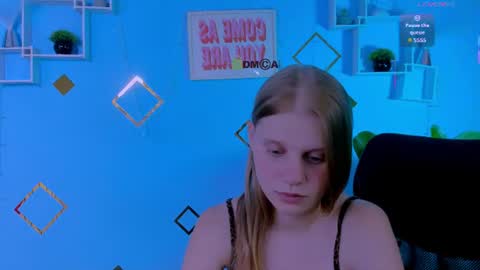Snapshot of dina_bloom chatting on July 12, 6:54 pm dina_bloom online show from July 12, 6:54 pm