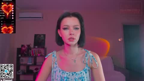 Snapshot of dindin_ chatting on November 10, 10:03 am Jessie online show from November 10, 10:03 am