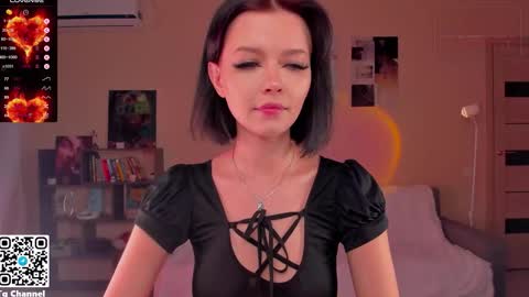 Snapshot of dindin_ chatting on December 15, 2:21 pm Jessie online show from December 15, 2:21 pm