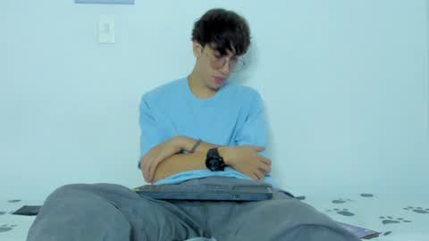 Snapshot of dio_star chatting on February 16, 9:11 pm Dio online show from February 16, 9:11 pm