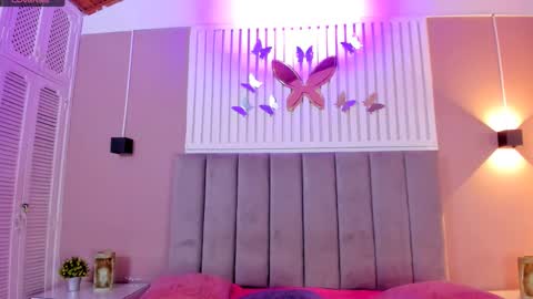 Snapshot of diosa_cristal chatting on January 7, 3:35 am Cristal online show from January 7, 3:35 am