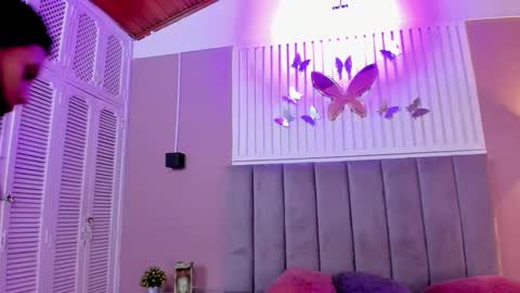 Snapshot of diosa_cristal chatting on January 11, 3:23 am Cristal online show from January 11, 3:23 am