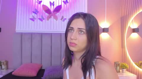 Snapshot of diosa_cristal chatting on January 25, 3:19 am Cristal online show from January 25, 3:19 am