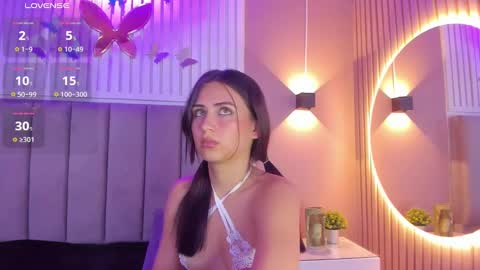 Snapshot of diosa_cristal chatting on February 19, 9:17 am Cristal online show from February 19, 9:17 am