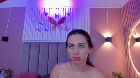 Snapshot of diosa_cristal chatting on March 1, 2:59 am Cristal online show from March 1, 2:59 am