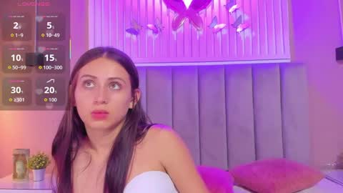 Snapshot of diosa_cristal chatting on September 28, 3:45 am Cristal online show from September 28, 3:45 am