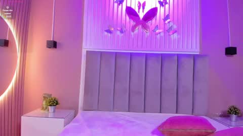 Snapshot of diosa_cristal chatting on September 30, 3:33 am Cristal online show from September 30, 3:33 am