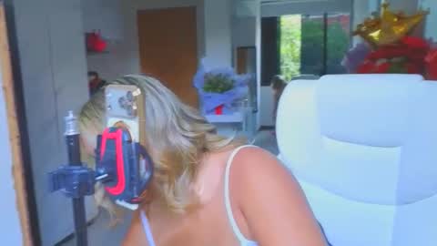 diosadeluniverso_ online show from February 13, 12:12 pm