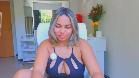 diosadeluniverso_ online show from March 22, 2:42 pm