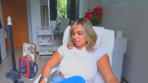 diosadeluniverso_ online show from April 10, 6:23 pm