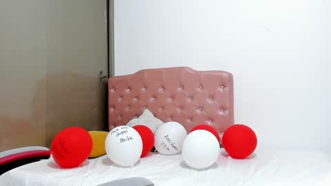 isa y romeo online show from February 15, 1:52 pm