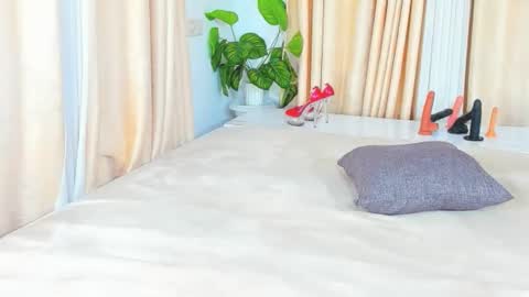 Snapshot of dip_chocolate chatting on September 17, 8:54 pm chocolate online show from September 17, 8:54 pm