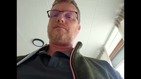 Snapshot of dirkkie1975 chatting on April 17, 12:19 pm dirkkie1975 online show from April 17, 12:19 pm