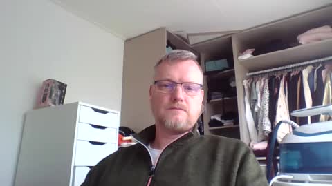 Snapshot of dirkkie1975 chatting on May 12, 6:43 am dirkkie1975 online show from May 12, 6:43 am