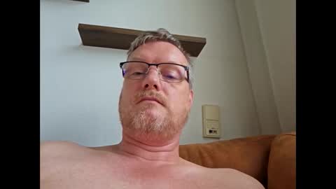 Snapshot of dirkkie1975 chatting on May 31, 8:10 am dirkkie1975 online show from May 31, 8:10 am