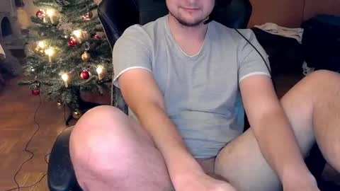 Snapshot of dirty_fun_boy chatting on December 17, 4:32 pm dirty_fun_boy online show from December 17, 4:32 pm