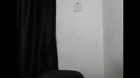 Snapshot of dirtyangel70 chatting on February 25, 5:06 am Dirtyangel online show from February 25, 5:06 am