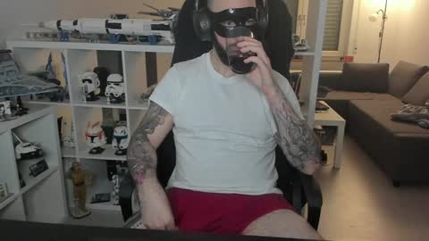 Snapshot of dirtybalws chatting on December 7, 10:06 pm Robert online show from December 7, 10:06 pm