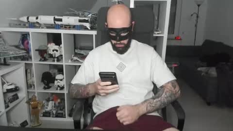 Snapshot of dirtybalws chatting on November 2, 12:02 am Robert online show from November 2, 12:02 am