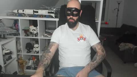 Snapshot of dirtybalws chatting on December 3, 4:27 pm Robert online show from December 3, 4:27 pm