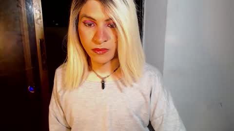 Snapshot of dirtydanezka chatting on November 17, 3:01 am dirtydanezka online show from November 17, 3:01 am