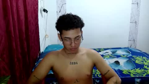 Snapshot of dirtyslimlatin chatting on December 17, 6:03 pm dirtyslimlatin online show from December 17, 6:03 pm