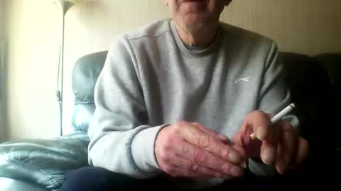 Snapshot of discovery63 chatting on April 11, 10:52 am discovery63 online show from April 11, 10:52 am