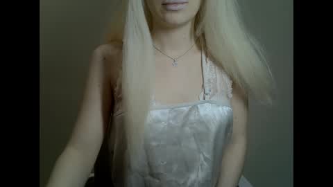 DitaMilton online show from January 18, 7:48 pm