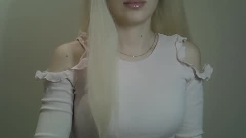 DitaMilton online show from January 31, 1:23 pm