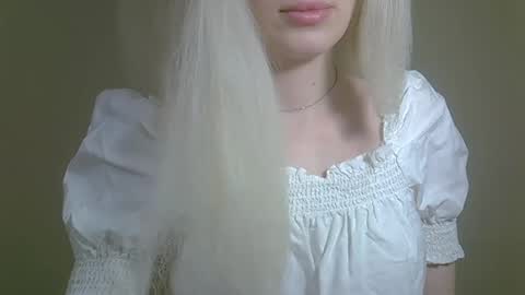 DitaMilton online show from October 28, 8:33 pm