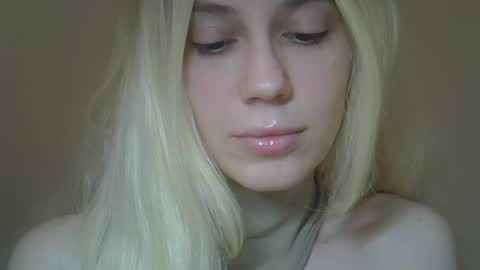 DitaMilton online show from February 28, 9:05 pm