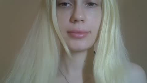 Snapshot of ditamilton chatting on April 28, 8:36 pm DitaMilton online show from April 28, 8:36 pm