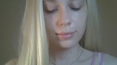 Snapshot of ditamilton chatting on May 21, 7:54 pm DitaMilton online show from May 21, 7:54 pm