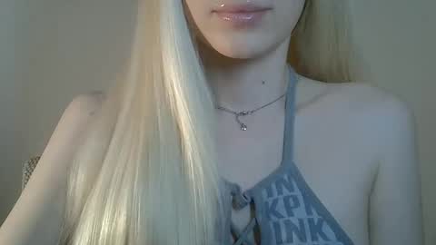 Snapshot of ditamilton chatting on June 9, 7:47 pm DitaMilton online show from June 9, 7:47 pm