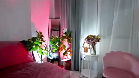 Snapshot of divetagrace chatting on November 19, 9:48 pm Tia online show from November 19, 9:48 pm