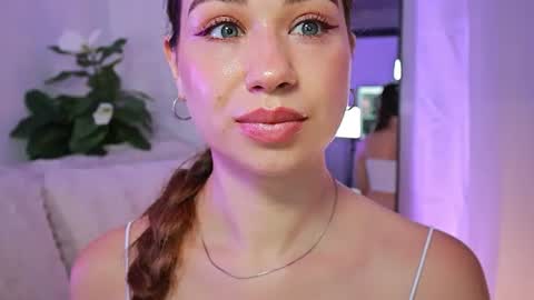 Tia online show from June 26, 10:58 pm