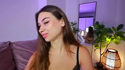 Tia online show from July 14, 8:47 pm