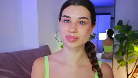 Tia online show from July 15, 8:47 pm