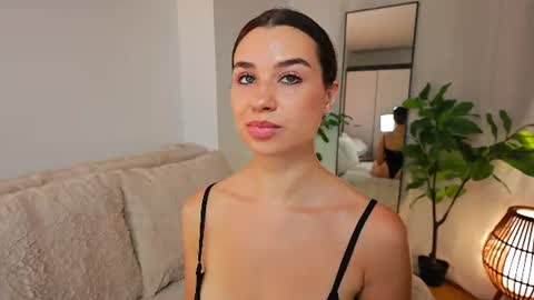 Tia online show from July 20, 6:54 pm